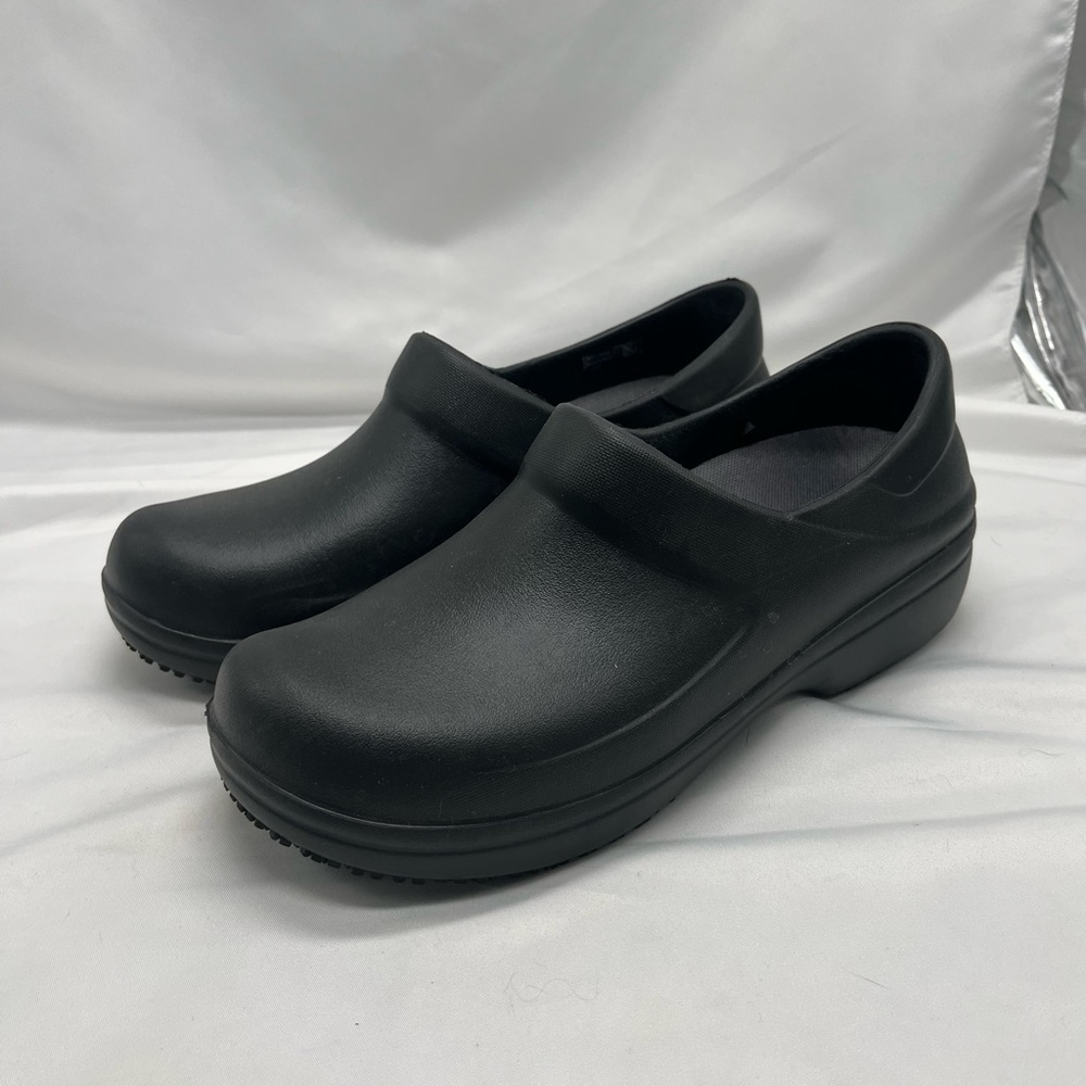 Crocs dual Comfort Womens Clogs Size 9 W Black Slip Resistant Non Marking